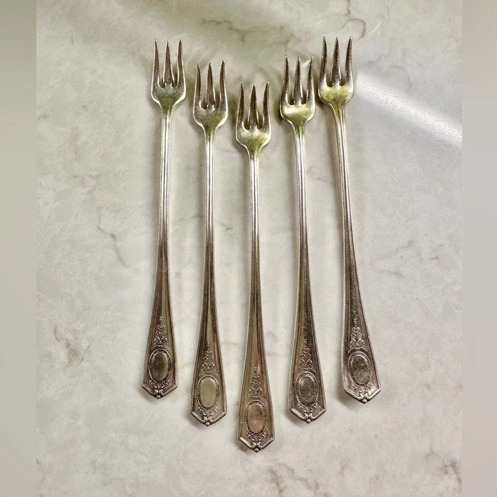 SET/5, ONEIDA, COMMUNITY PLATE, COCKTAIL/SEAFOOD 6” FORKS.